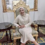 أستاذة هالة
